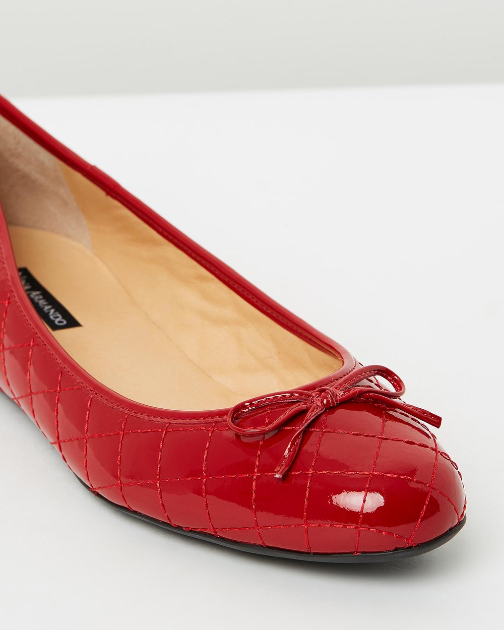 Laura - Red