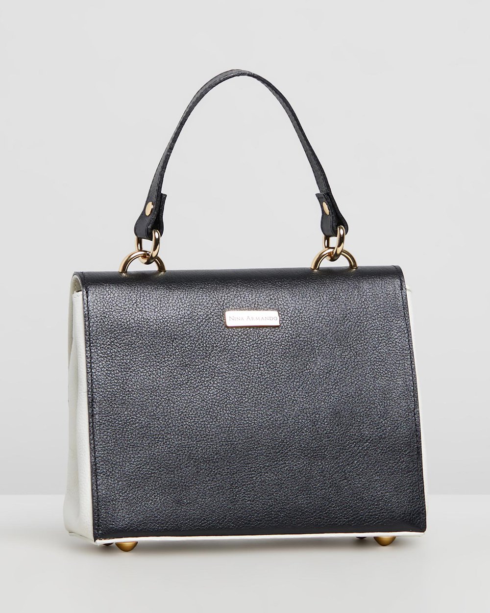 Isla - Black & White