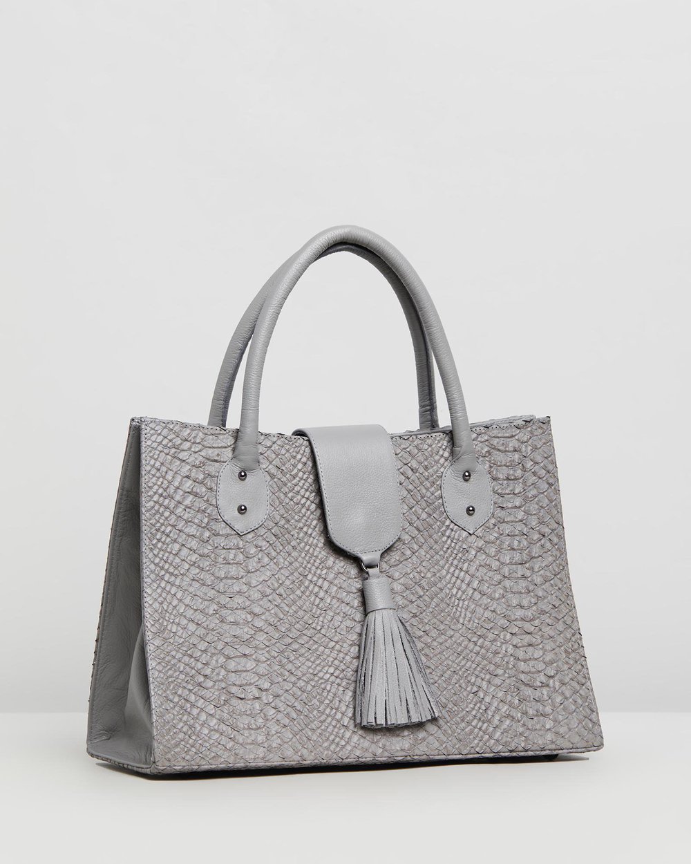 Alessa - Grey