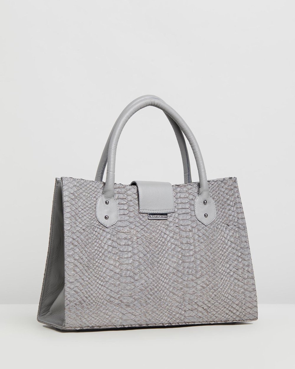 Alessa - Grey