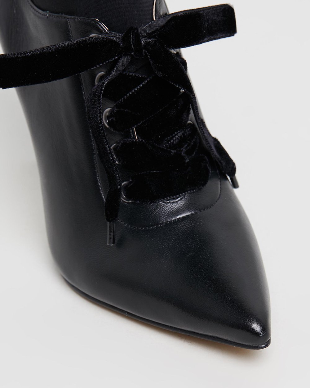 Hallie - Black
